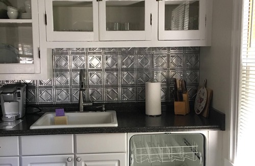 New London House | Family-friendly, quiet 3-bedroom 1930's home near beaches, colleges, USCGA, etc.