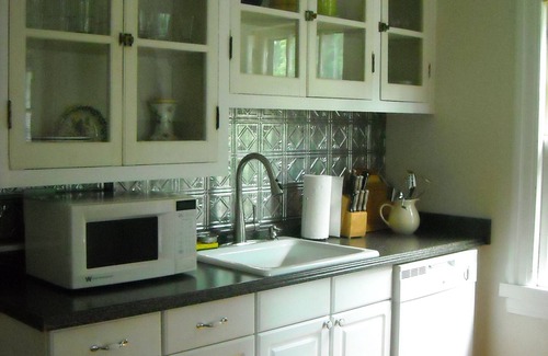New London House | Family-friendly, quiet 3-bedroom 1930's home near beaches, colleges, USCGA, etc.