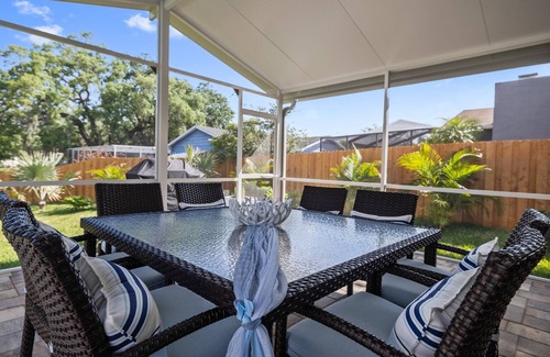 Embassy Hills House | Family-Friendly Retreat w/Heated Pool, Fishing Pond, Bikes, BBQ, Gourmet Kitchen & Kid Essentials