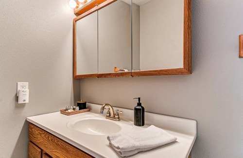 Ames House | Family-Friendly Retreat: Cozy & Spacious Haven