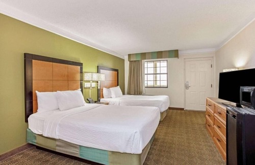 Orlando Hotel | Family-Friendly Room Perfect for Theme Park Adventures – Convenient Location