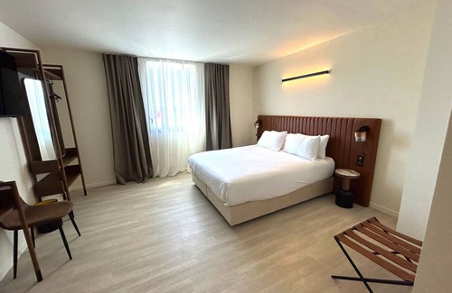 Signes Hotel | Family-Friendly Room w/Easy Access to Local Attractions, Amusement Parks