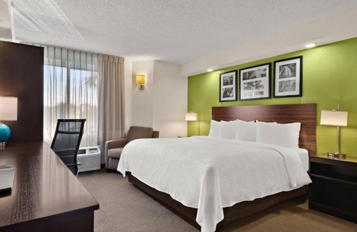 Wesley Chapel Hotel | Family-Friendly Space Near Wesley Chapel's & Top Sites | Pool, Free Parking