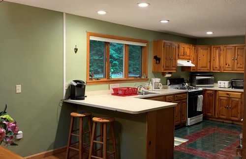 Eidelweiss Village House | Family friendly Ski/Lake house in the White Mountains - walk to lake