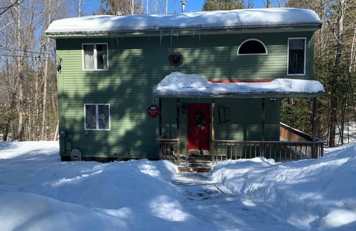 Eidelweiss Village House | Family friendly Ski/Lake house in the White Mountains - walk to lake