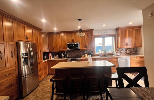 Yellowknife House | Family friendly Spacious 4-bedroom house in enchanting Yellowknife with WiFi