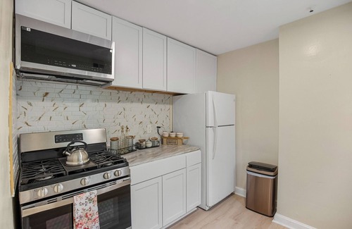 Takoma Park Apartment | Family friendly - Spacious 3-bedroom apartment in charming Takoma Park