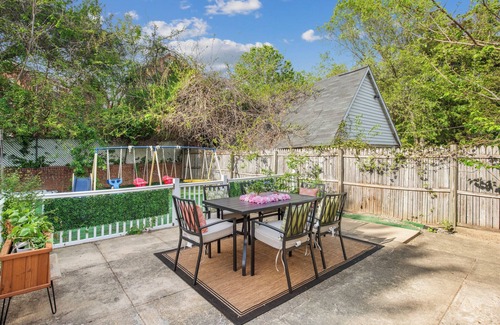 Takoma Park Apartment | Family friendly - Spacious 3-bedroom apartment in charming Takoma Park