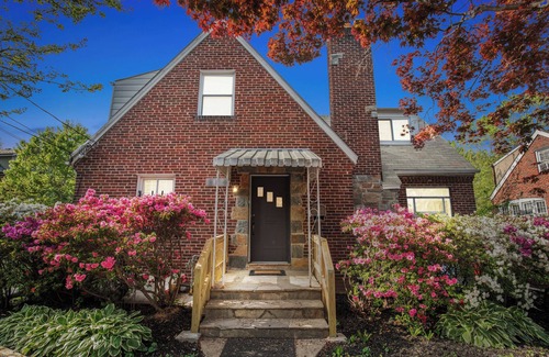 Takoma Park Apartment | Family friendly - Spacious 3-bedroom apartment in charming Takoma Park