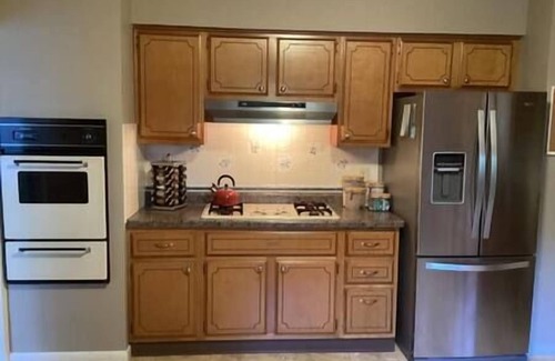 Dubuque House | Family friendly spacious with jacuzzi & fireplace!