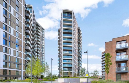 Woolwich Riverside Apartment | Family friendly, stylish river facing stylish 2 bed apartment- direct city links