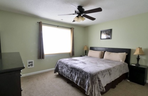 Center Conway Condo | Family friendly tree-house retreat - 10 mins from North Conway