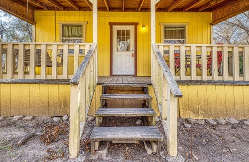 Fredericksburg Cabin | Family-friendly cabin w/ a shared hot tub, playground, & firepit!