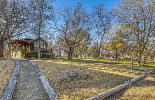 Fredericksburg Cabin | Family-friendly cabin w/ shared playground and a great location!