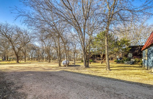 Fredericksburg Cabin | Family-friendly cabin w/ shared playground and a great location!