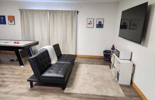 Overgaard House | Family Friendly, Air Hockey, Sleeps 14, Fire Pit