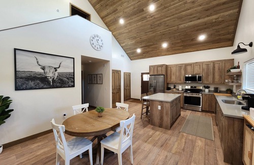 Overgaard Cabin | Family Friendly, Arcade Game, Sleeps 13, Gazebo, Firepit