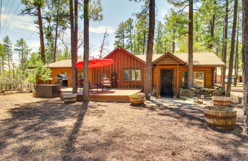 Pinetop-Lakeside House | Family-Friendly Hideaway Cabin in Lakeside!