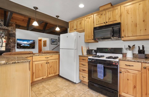 Montgomery Estates Cabin | Family Friendly-Great Location-AC Prestigious Neighborhood; 3 miles to lake