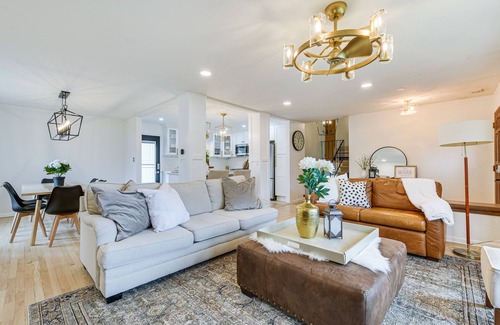 Villa Park House | Family-Friendly Villa Park Home: 16 Mi to Chicago!