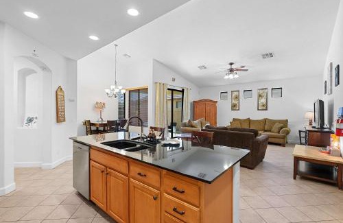 Palm Valley House | Family Friendly w Badminton Goodyear Park
