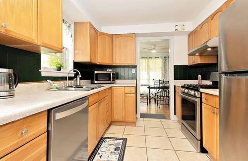 Waukegan House | Family&Friends Relax Here 3BR/2BA Near Naval Base