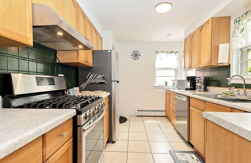 Waukegan House | Family&Friends Relax Here 3BR/2BA Near Naval Base