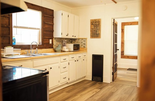 Sharpsburg House | Family Fun 3-bedroom House in Chesterhill with Free WiFi & AC