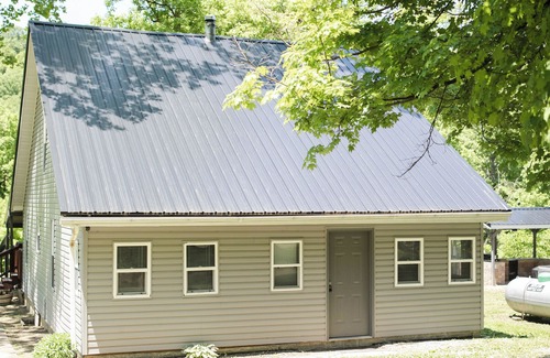 Sharpsburg House | Family Fun 3-bedroom House in Chesterhill with Free WiFi & AC