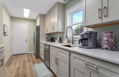 South Kansas City House | Family Fun Haven 4BR Game Room Hot Tub Pet Friendly