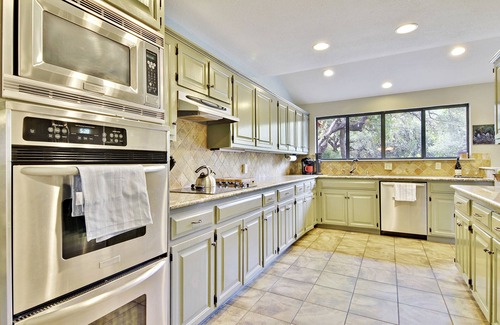 Countryside House | Family Fun House! Close to Zilker, Greenbelt & Barton Creek Mall
