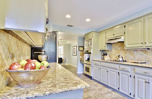 Countryside House | Family Fun House! Close to Zilker, Greenbelt & Barton Creek Mall