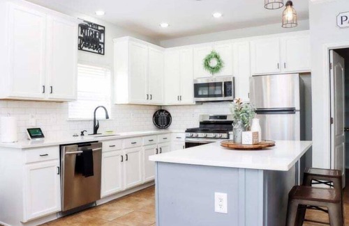 San Antonio House | Family Fun House w/Theater, playhouse, & more! 0.1 miles to NSSA!