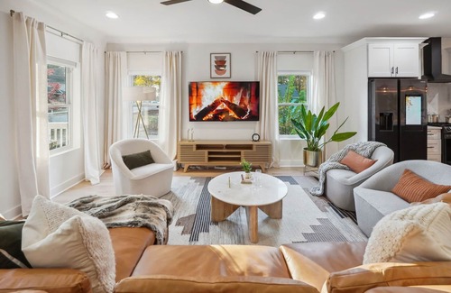 Scottdale House | Family FUN! Kids Playroom, Game Room, Dogs OK