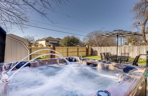 San Antonio House | Family Fun near SixFlags & SeaWorld GameRoom YardGames HotTub 3 KING Beds CLEAN!