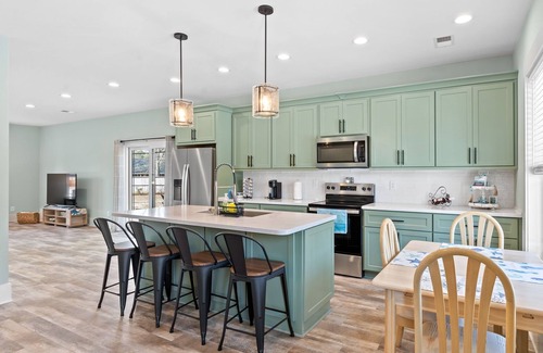 Shallotte House | Family Getaway at The Salty Escape – Brand New Guesthouse 2BR