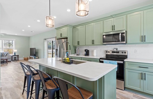 Shallotte House | Family Getaway at The Salty Escape – Brand New Guesthouse 2BR