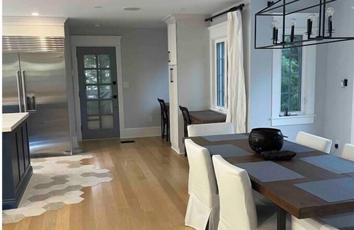 Larchmont House | Family getaway.Commuter's Dream.Weddings&Events.Content House.Luxury Smart Home