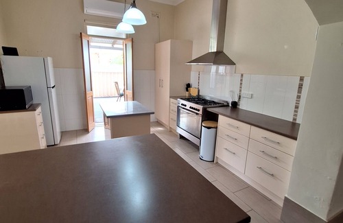 Wallaroo Mines House | Family Getaway - Cosy Retreat On Yorke with 10 Mins to Beach