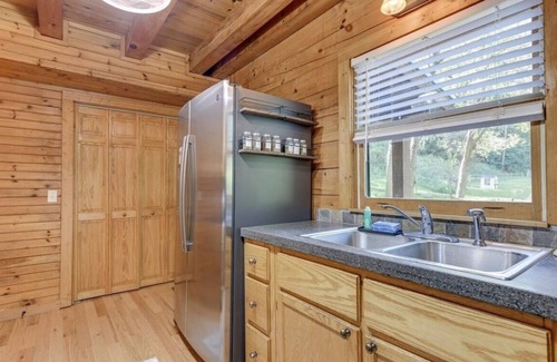 Waynesville Cabin | Family Getaway in a Classic Cozy Log Cabin