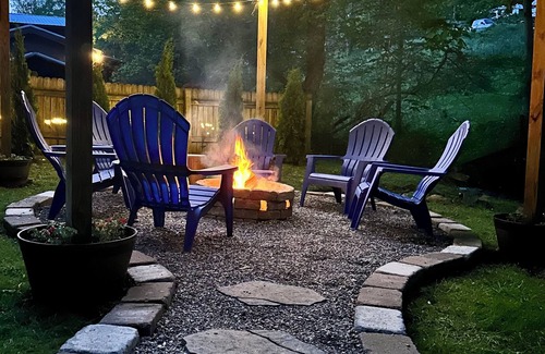 Waynesville Cabin | Family Getaway in a Classic Cozy Log Cabin