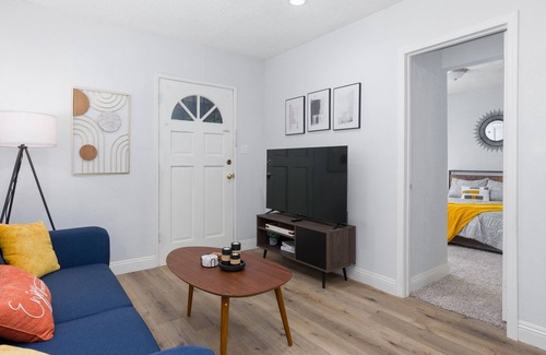 Downtown Riverside House | Family Getaway Located In Downtown Riverside