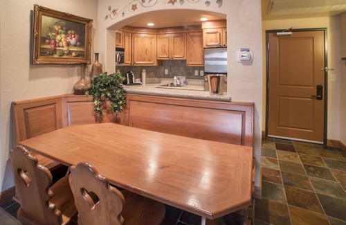 Zermatt Villa | Family getaway~Pool, Tubing, Skiing, & Ice Castles Villa 1022-1