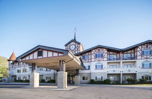 Midway Villa | Family Getaway~Pool, Tubing, Skiing, & Ice Castles Villa 1020-2