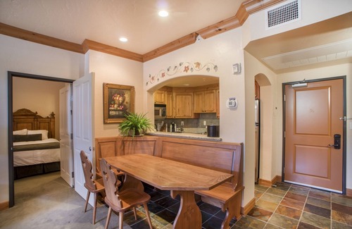 Sunburst Ranch Villa | Family Getaway~Pool, Tubing, Skiing, & Ice Castles Villa 1065-1