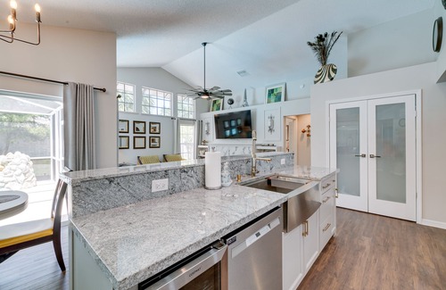 Berkeley Manor House | Family Getaway w/Games & Pool in Spring Hill