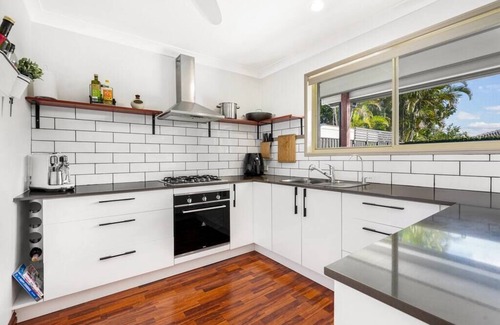 Robina House | Family Holiday Retreat 4 bed Pool 5 mins to beach