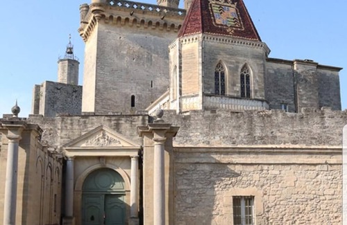 Remoulins House | Family home at pont du gard.
