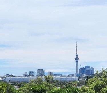Sandringham House | Family Home in Central Auckland with Parking & Heat Pumps