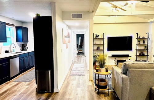 Preston Hollow House | Family home in Dallas’s most prestigious neighborhood - Preston Hollow! 3 BR/2BA